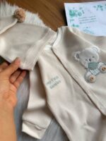 سرهمی به همراه کلاه نوزادی پسرانه طرح خرس (فاق بازشو) - Image 4